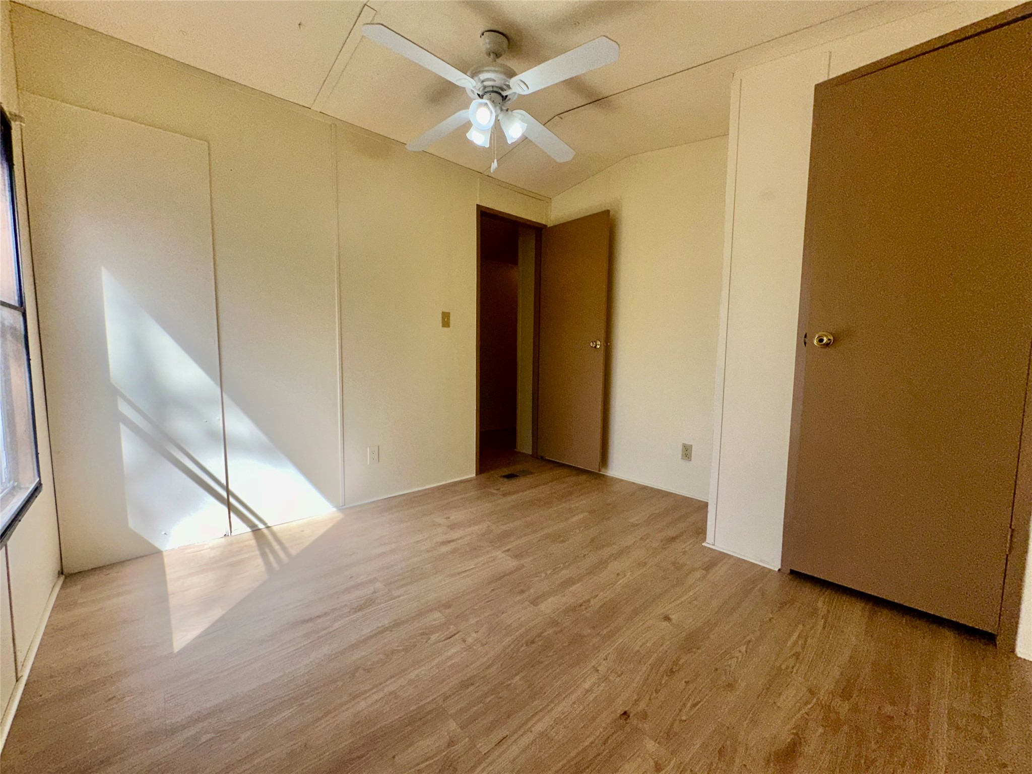 1218 Private Road 3063 Thrall, TX 76578 - Photo 17 of 29 a view of a big room with wooden floor and a ceiling fan