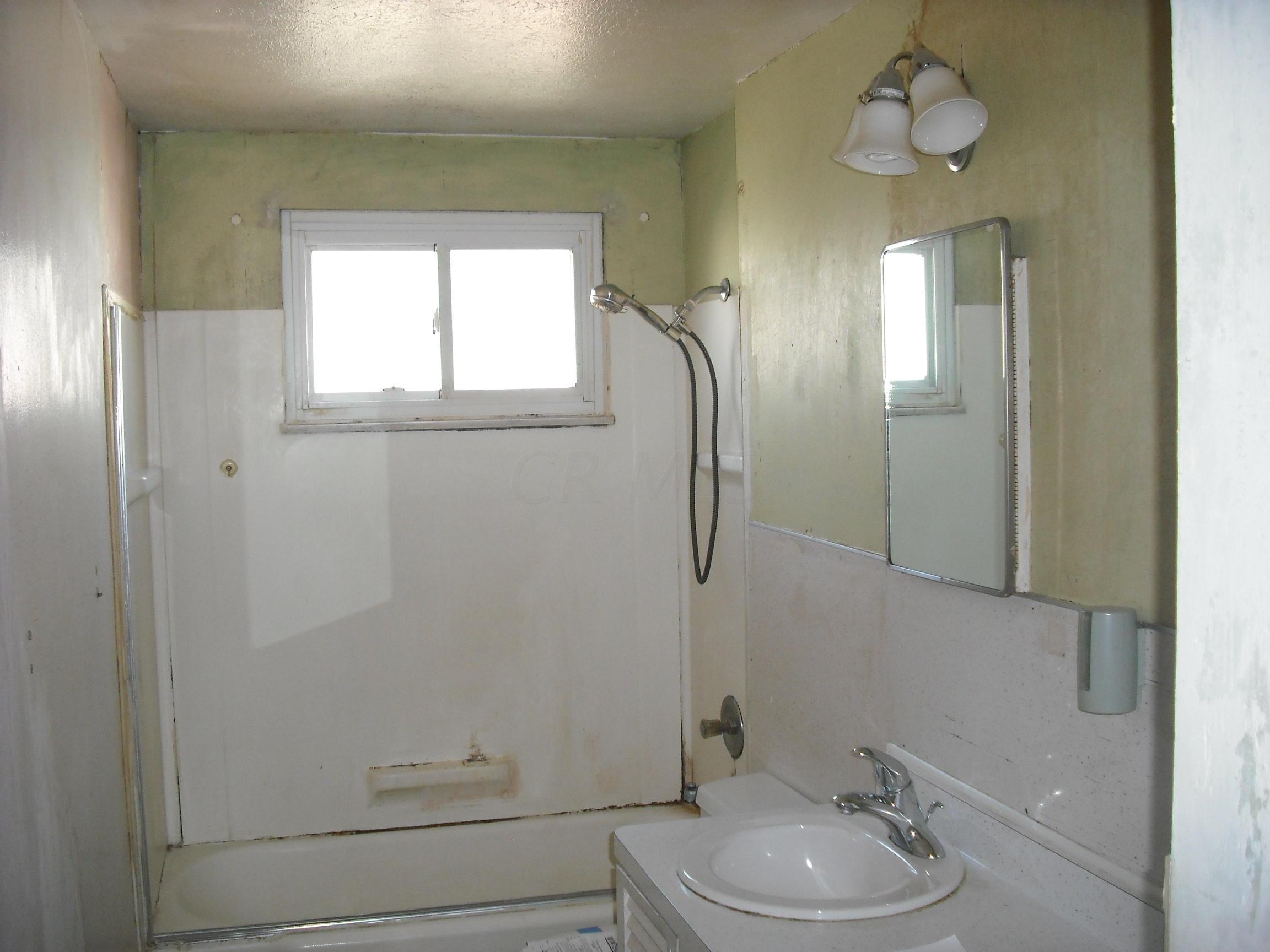 3860 Eakin Road Columbus, OH 43228 - Photo 4 of 5 Gallery Image 4