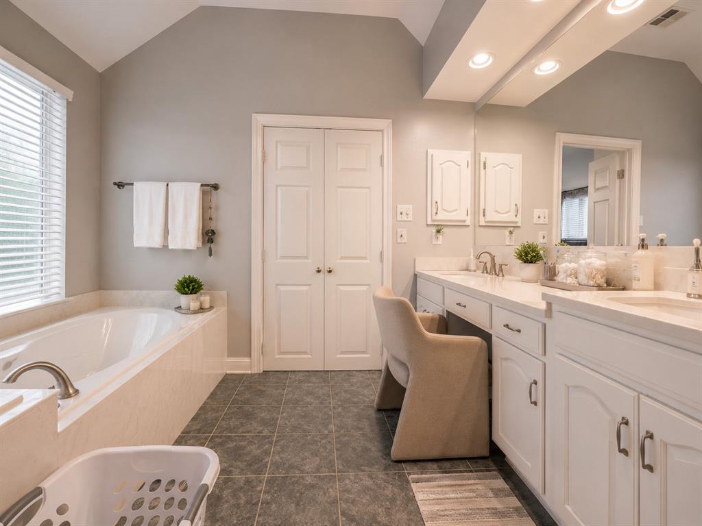8708 Wellington Road Irving, TX 75063 - Photo 11 of 20