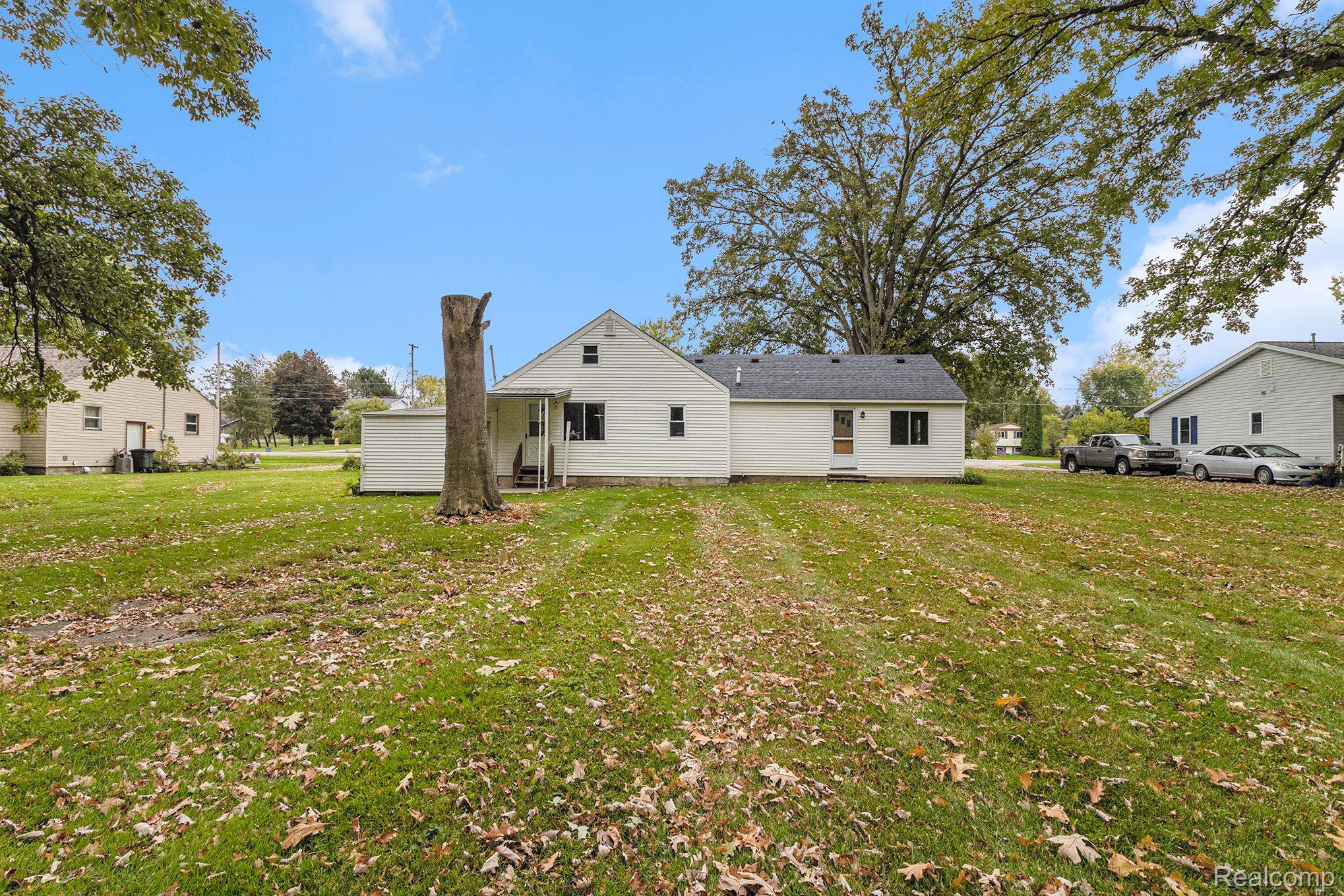7111 East Carpenter Road Davison, MI 48423 - Photo 20 of 21 Rear exterior