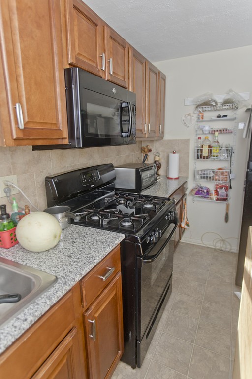 61 Manor Court, Unit 61 Springfield, MA 01118 - Photo 4 of 20 Gallery Image 4
