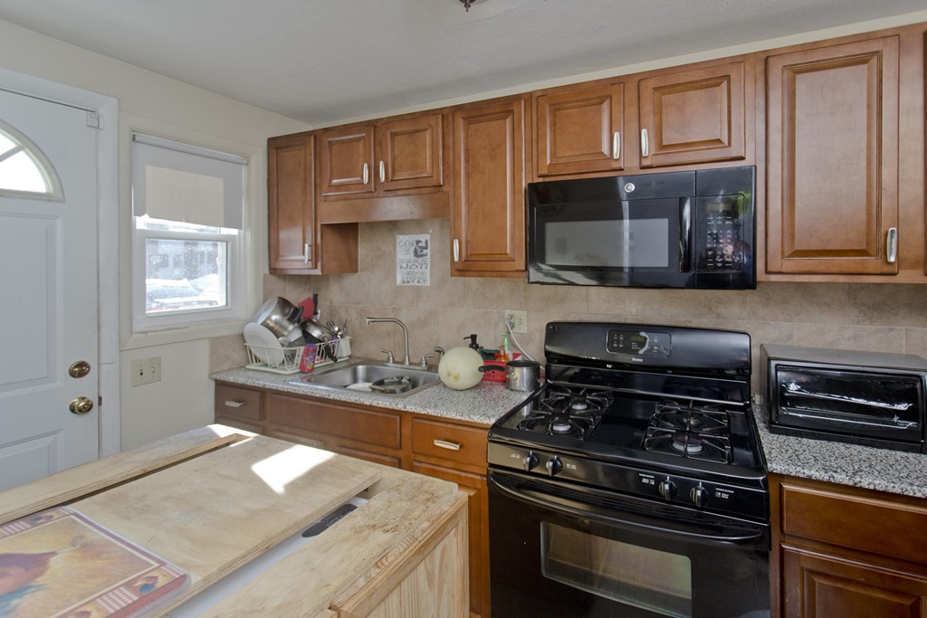 61 Manor Court, Unit 61 Springfield, MA 01118 - Photo 5 of 20 Gallery Image 5
