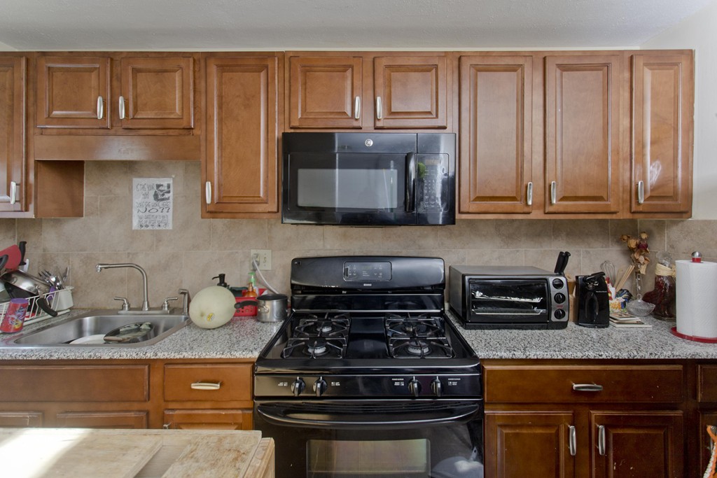 61 Manor Court, Unit 61 Springfield, MA 01118 - Photo 6 of 20 Gallery Image 6