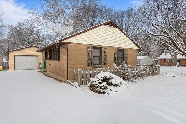 $225,000 | 1105 Eastern Drive, Urbana, IL 61801