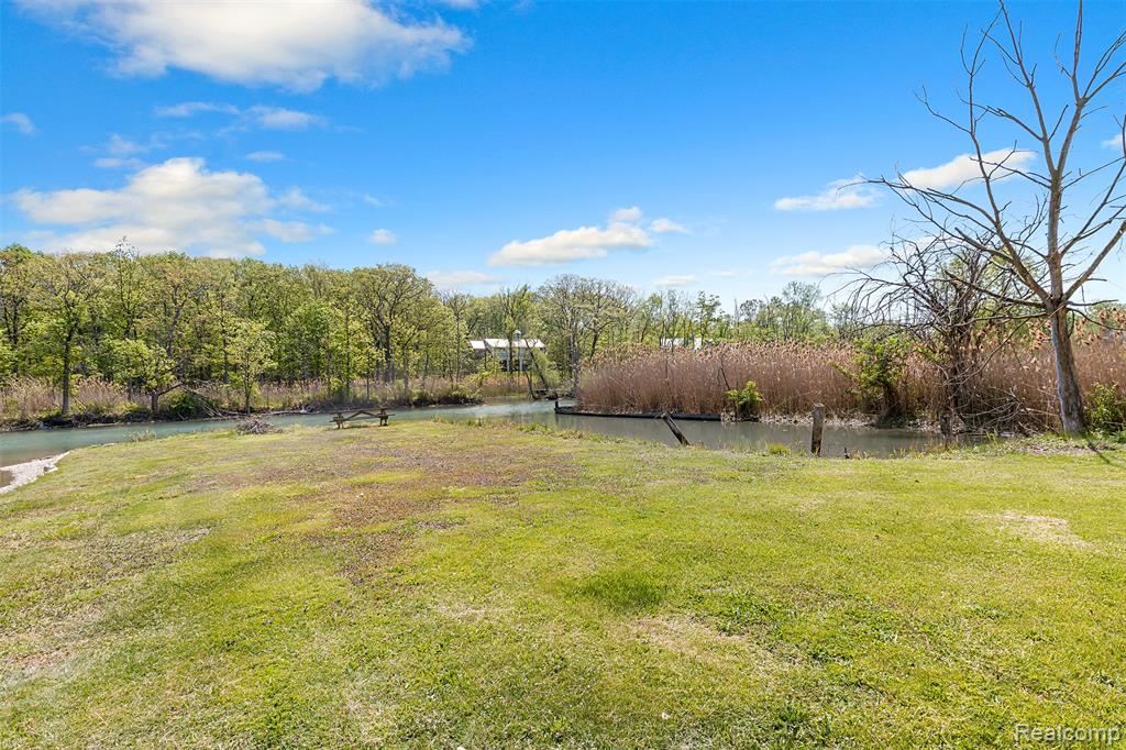 22827 Meridian Road Grosse Ile, MI 48138 - Photo 16 of 44