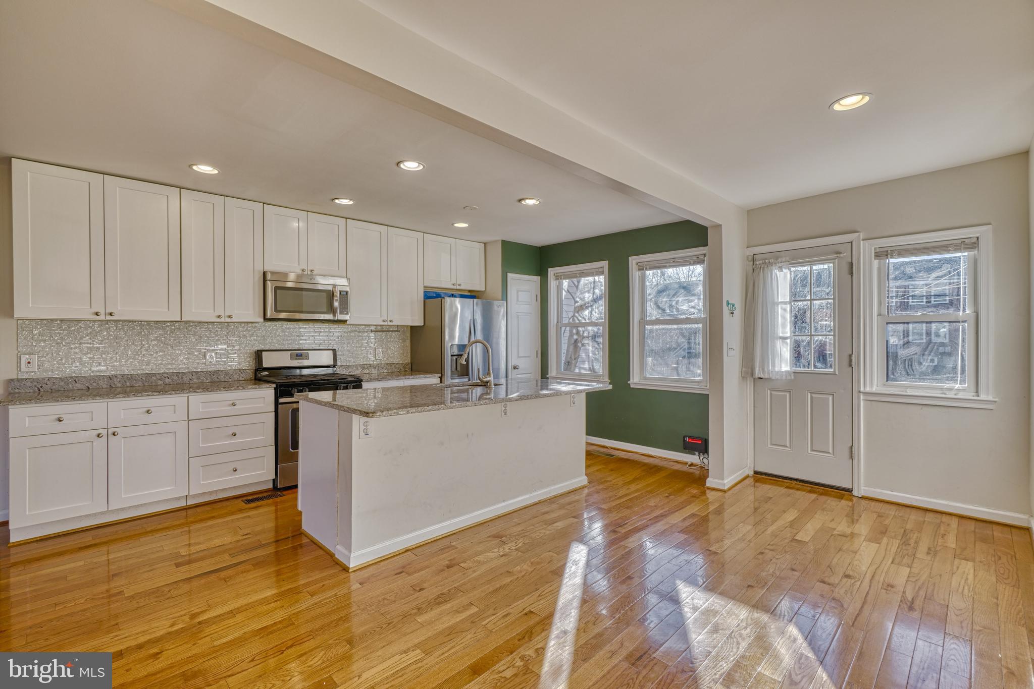 2960 Cornwall Road Dundalk, MD 21222 - Photo 9 of 32 Dining & Kitchen