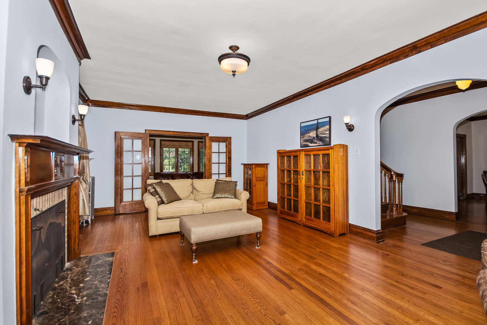 525 Wisner Street Park Ridge, IL 60068 - Photo 6 of 37 a living room with furniture and a flat screen tv