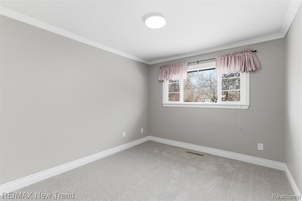 1043 Westview Road Bloomfield Hills, MI 48304 - Photo 26 of 43