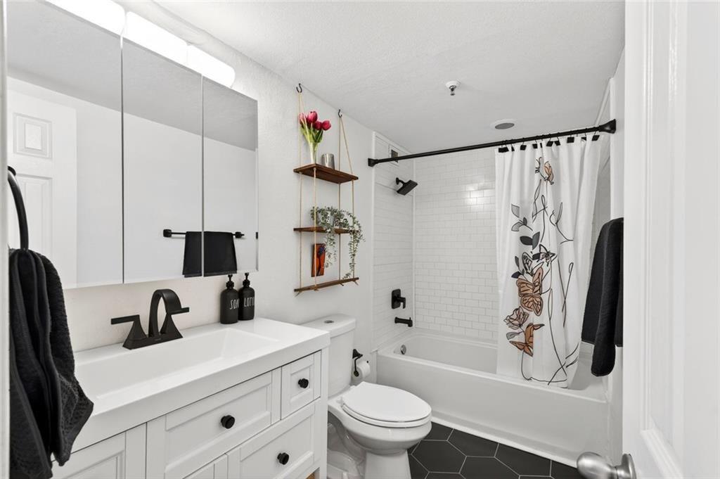 375 Ralph McGill Boulevard Northeast, Unit 604 Atlanta, GA 30312 - Photo 25 of 49 a bathroom with a sink a toilet and a bathtub
