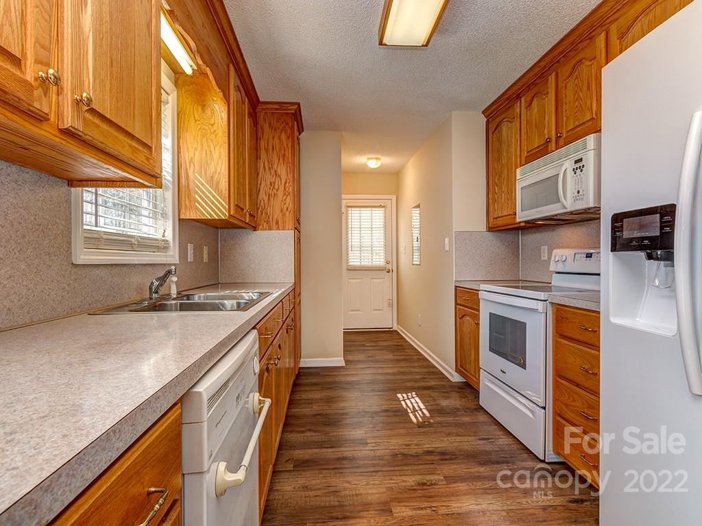 3488 State Rd S-29-330 Lancaster, SC 29720 - Photo 10 of 25 a kitchen with stainless steel appliances granite countertop a stove and a sink