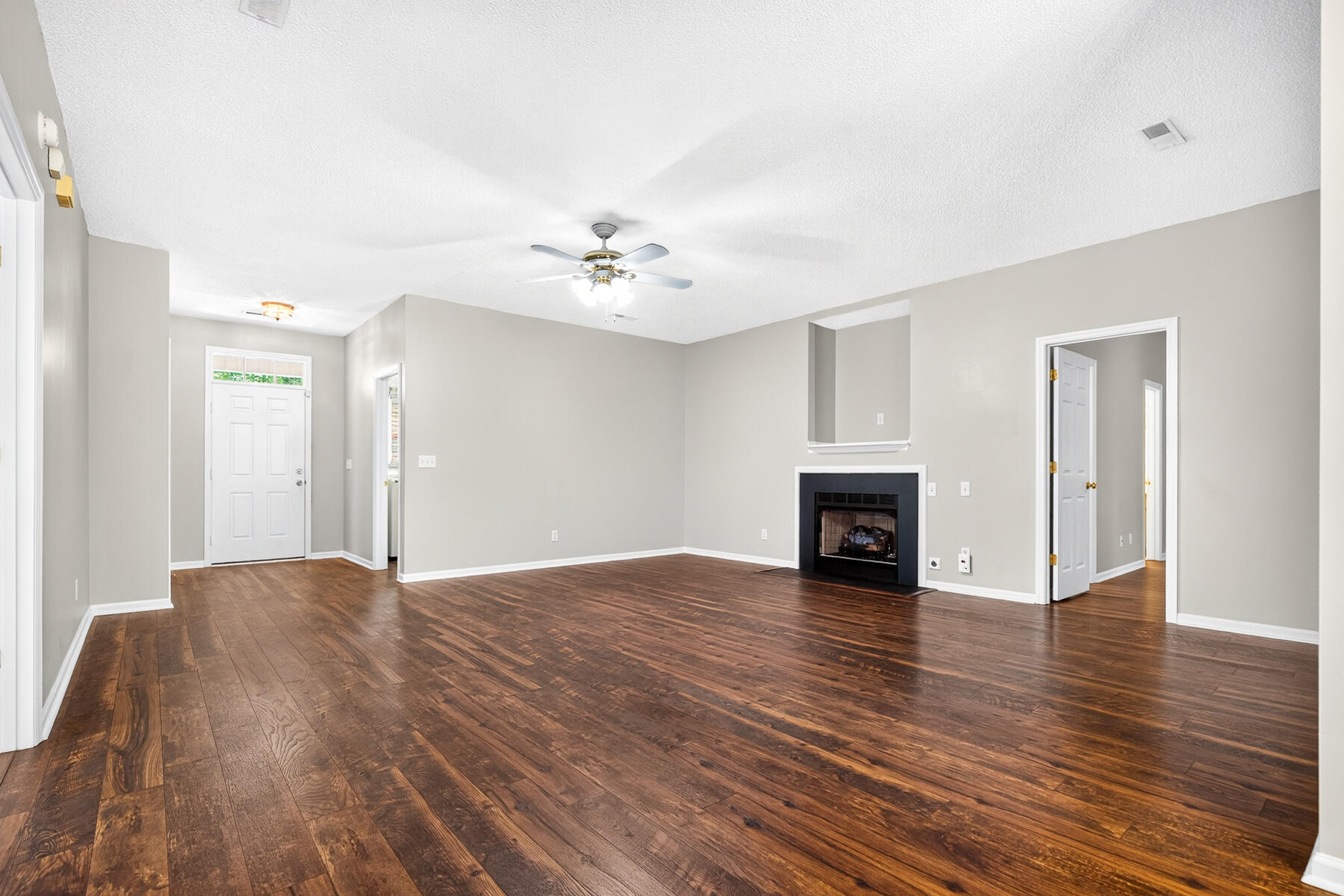 132 Paddock Way Summerville, SC 29486 - Photo 8 of 57 Living Room