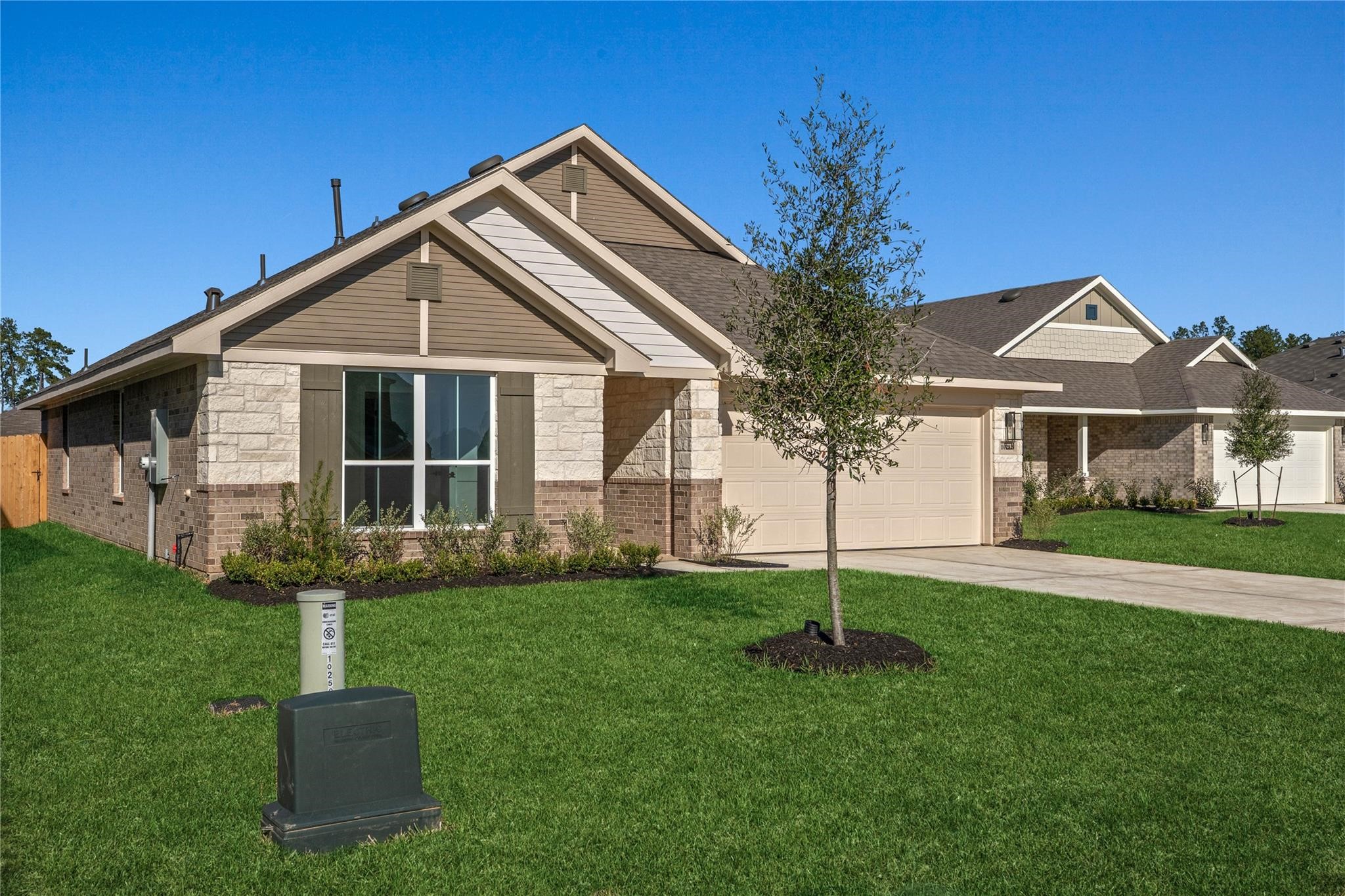 336 Bryan Way Angleton, TX 77515 - Photo 2 of 19 Gallery Image 2