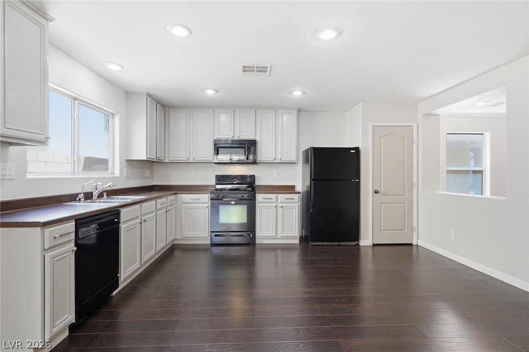 80 Lockheed Avenue Las Vegas, NV 89183 - Photo 15 of 40 Kitchen with all wood plank flooring