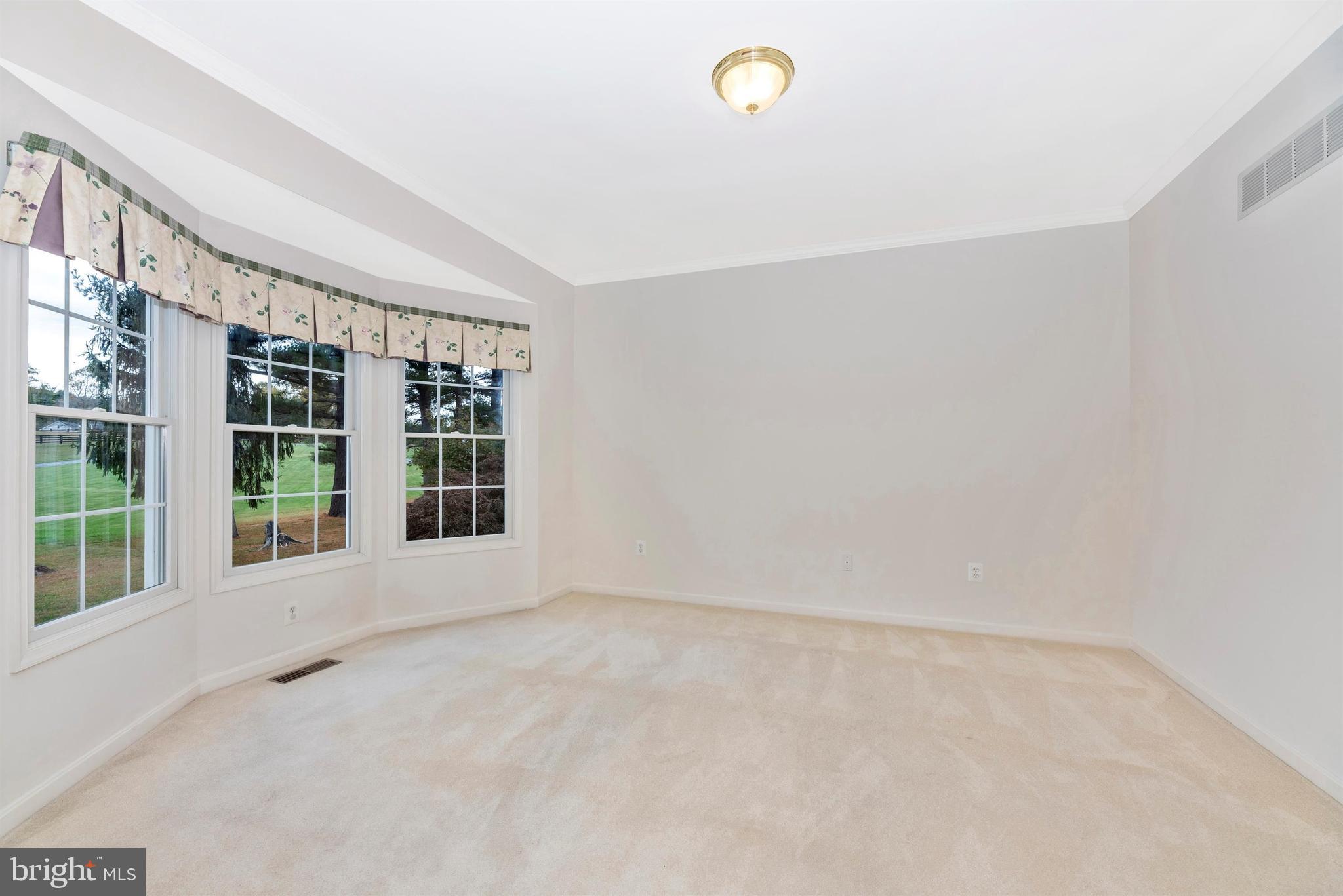 12551 New Windsor Road Union Bridge, MD 21791 - Photo 7 of 47 Living Room