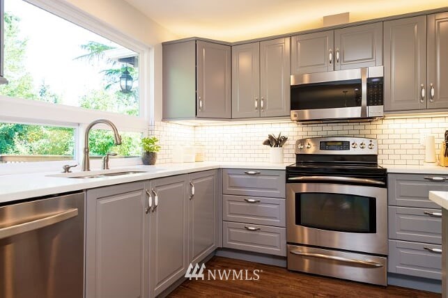 156 Whitman Court Northeast Renton, WA 98059 - Photo 11 of 40 Gallery Image 11