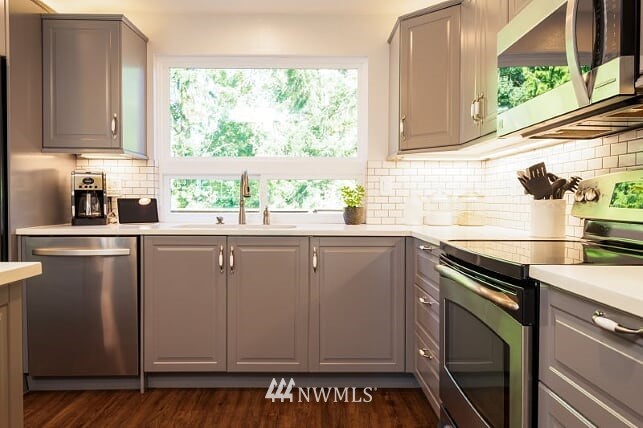 156 Whitman Court Northeast Renton, WA 98059 - Photo 12 of 40 Gallery Image 12
