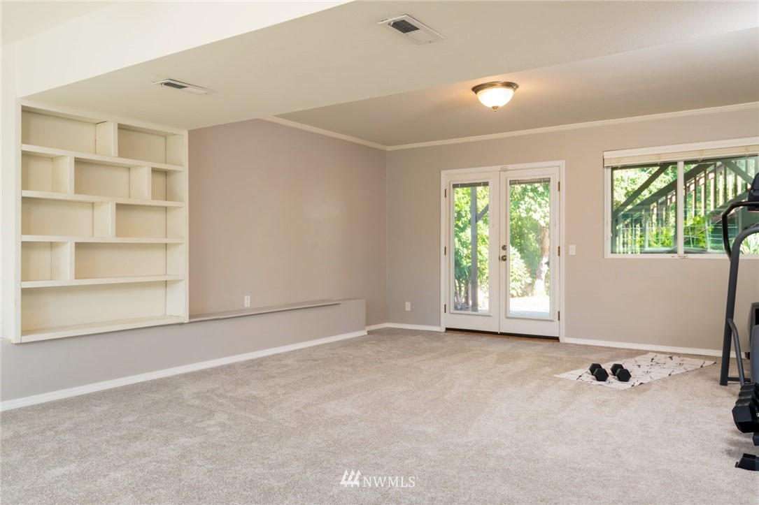 156 Whitman Court Northeast Renton, WA 98059 - Photo 22 of 40 Gallery Image 22