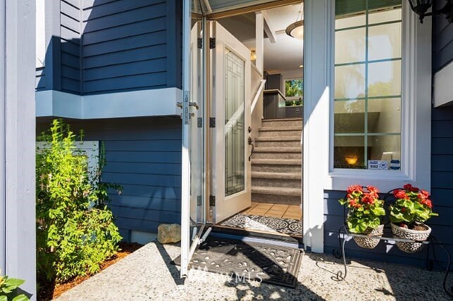 156 Whitman Court Northeast Renton, WA 98059 - Photo 4 of 40 Gallery Image 4