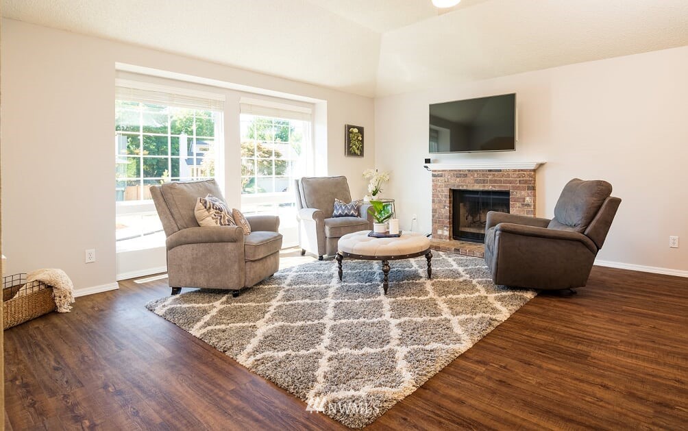 156 Whitman Court Northeast Renton, WA 98059 - Photo 6 of 40 Gallery Image 6