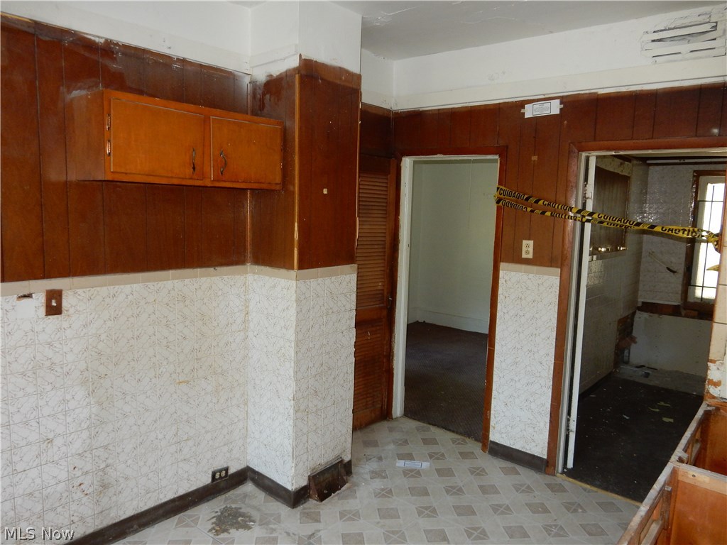 428 Cleveland Road Cleveland, OH 44108 - Photo 17 of 22 Gallery Image 17