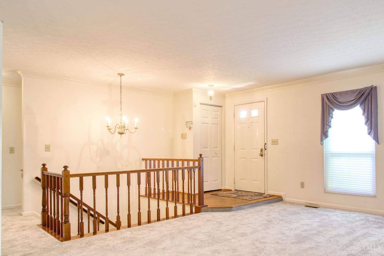 6355 Corbly Road, Unit 7 Cincinnati, OH 45230 - Photo 3 of 34