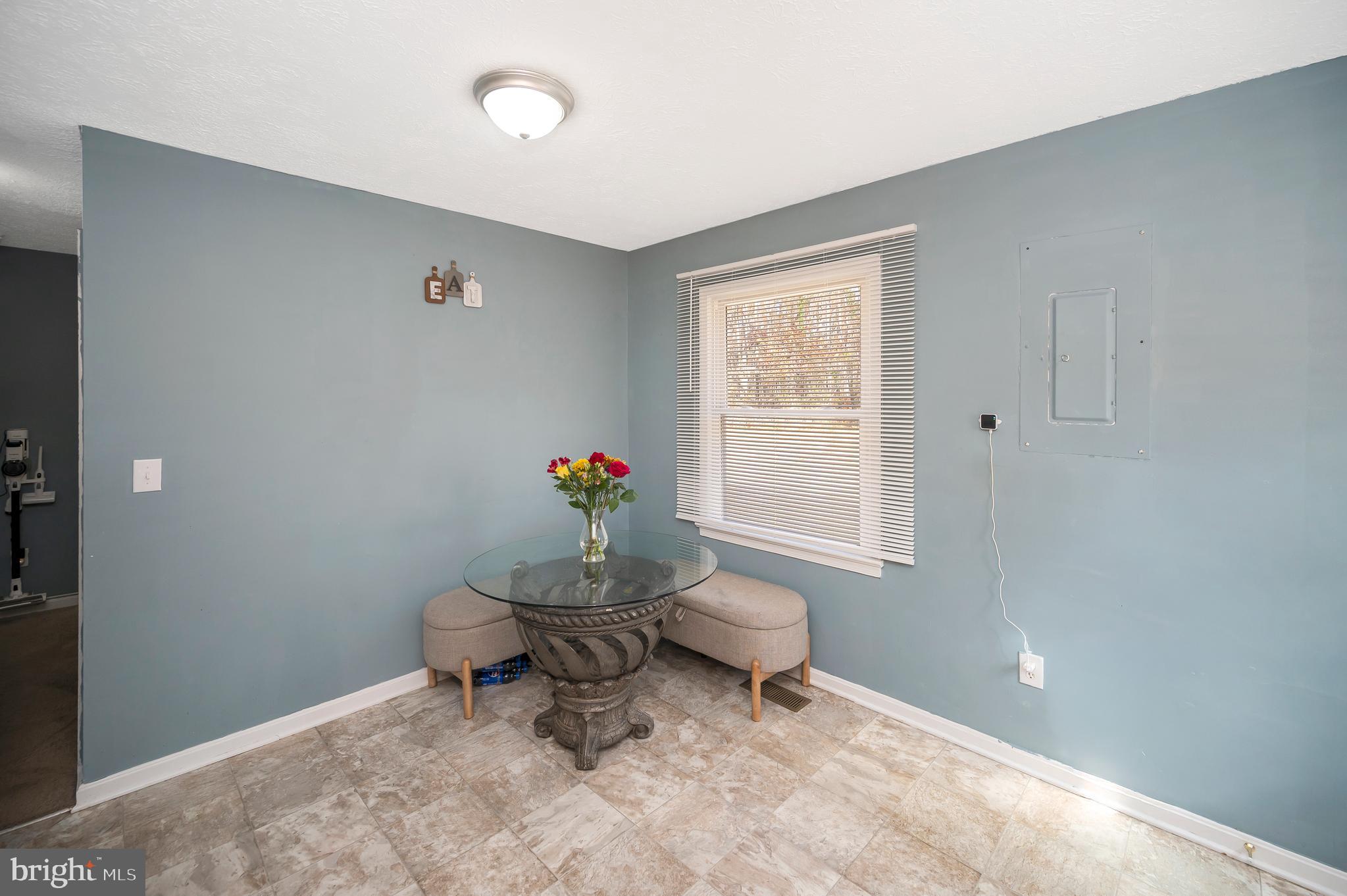 9577 Roys Lane Culpeper, VA 22701 - Photo 13 of 41 a living room with furniture and a window