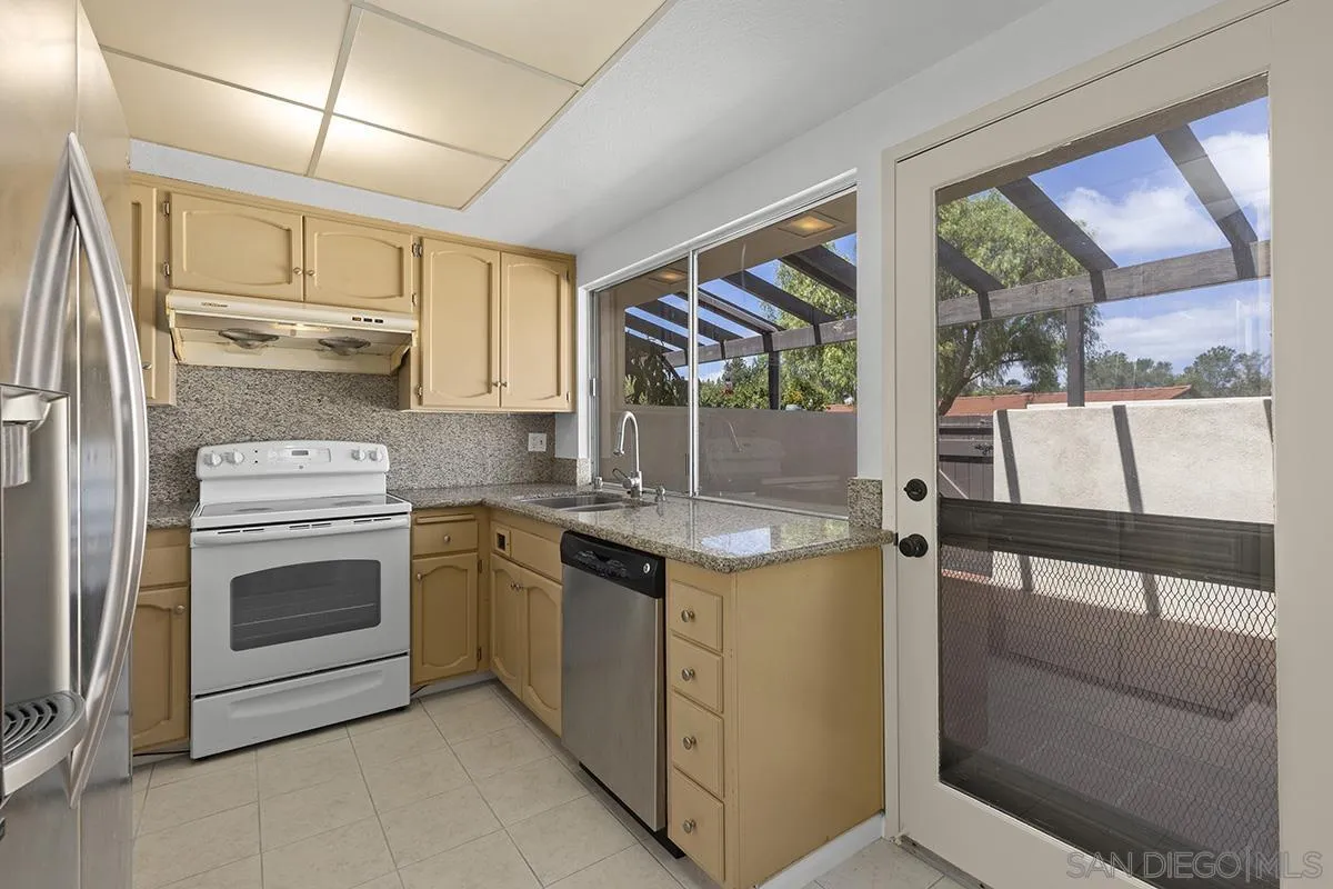 11988 Rancho Bernardo Road, Unit D San Diego, CA 92128 - Photo 12 of 42 Gallery Image 12