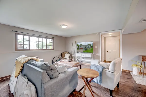 $3,200 | 7215 Larchwood Lane, Woodridge, IL 60517