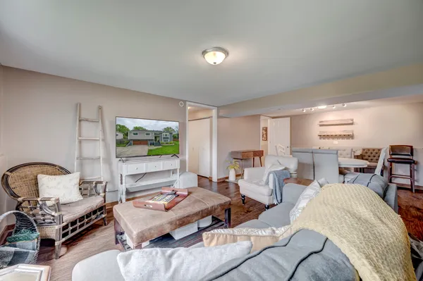 $3,200 | 7215 Larchwood Lane, Woodridge, IL 60517