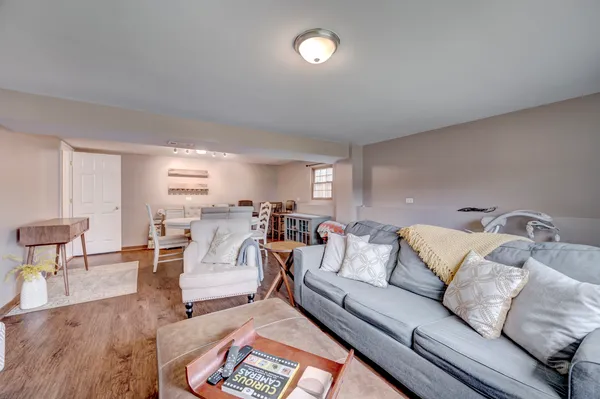 $3,200 | 7215 Larchwood Lane, Woodridge, IL 60517