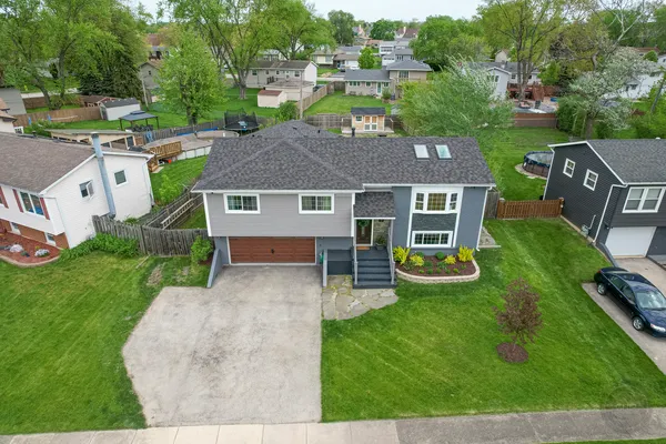 $3,200 | 7215 Larchwood Lane, Woodridge, IL 60517