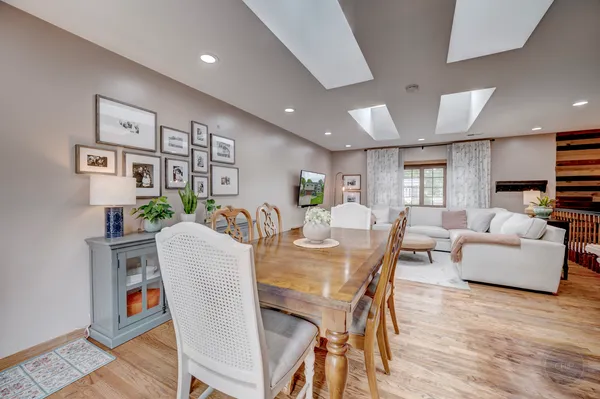 $3,200 | 7215 Larchwood Lane, Woodridge, IL 60517