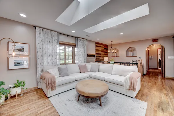 $3,200 | 7215 Larchwood Lane, Woodridge, IL 60517