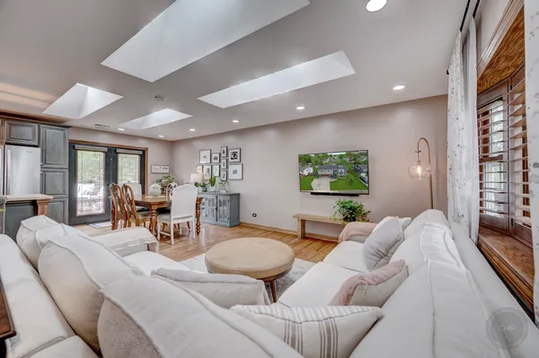 $3,200 | 7215 Larchwood Lane, Woodridge, IL 60517