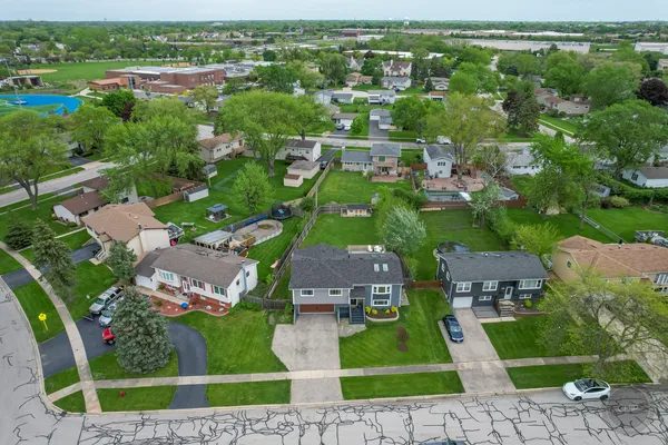 $3,200 | 7215 Larchwood Lane, Woodridge, IL 60517