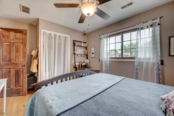 $3,200 | 7215 Larchwood Lane, Woodridge, IL 60517