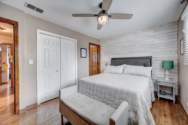 $3,200 | 7215 Larchwood Lane, Woodridge, IL 60517