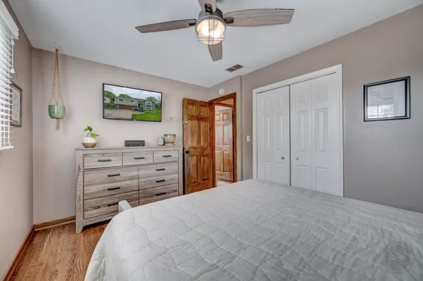 $3,200 | 7215 Larchwood Lane, Woodridge, IL 60517