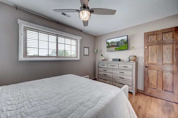 $3,200 | 7215 Larchwood Lane, Woodridge, IL 60517