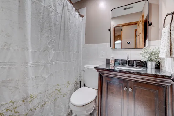 $3,200 | 7215 Larchwood Lane, Woodridge, IL 60517