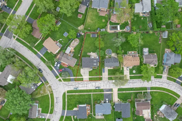 $3,200 | 7215 Larchwood Lane, Woodridge, IL 60517