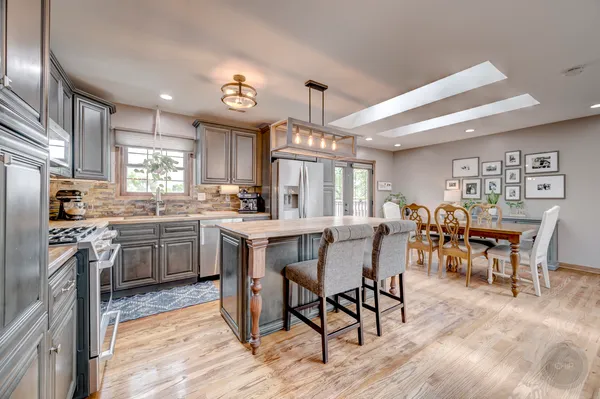 $3,200 | 7215 Larchwood Lane, Woodridge, IL 60517