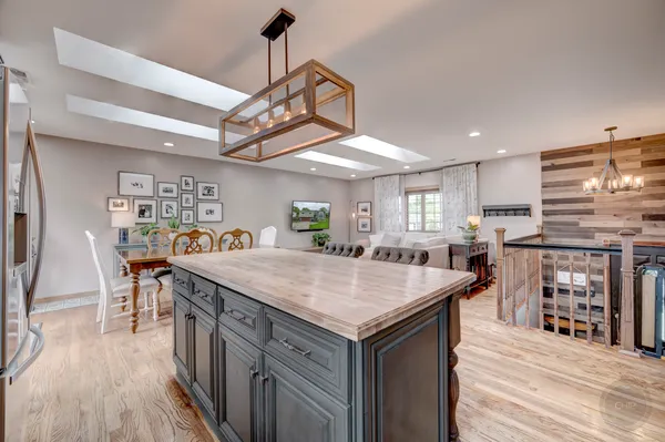 $3,200 | 7215 Larchwood Lane, Woodridge, IL 60517