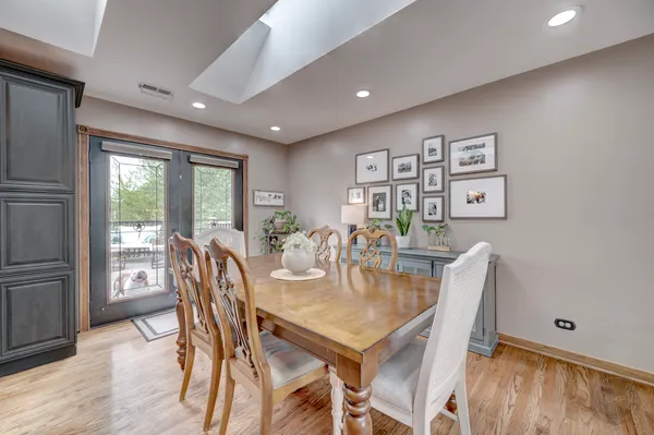 $3,200 | 7215 Larchwood Lane, Woodridge, IL 60517