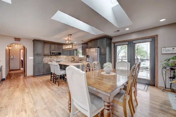 $3,200 | 7215 Larchwood Lane, Woodridge, IL 60517