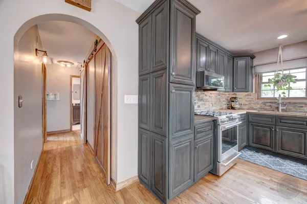 $3,200 | 7215 Larchwood Lane, Woodridge, IL 60517