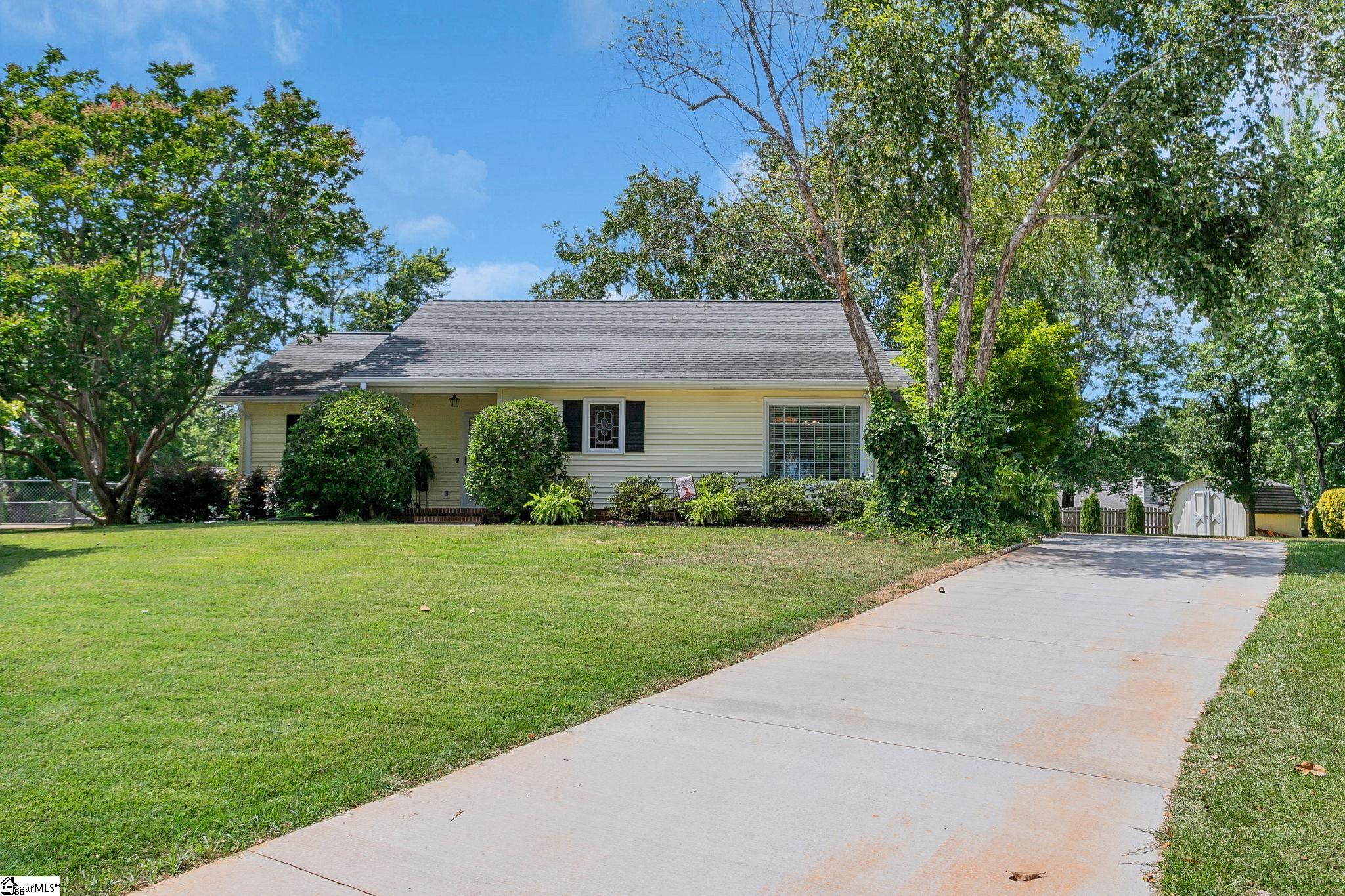 205 Harrogate Court Simpsonville, SC 29681 - Photo 3 of 33