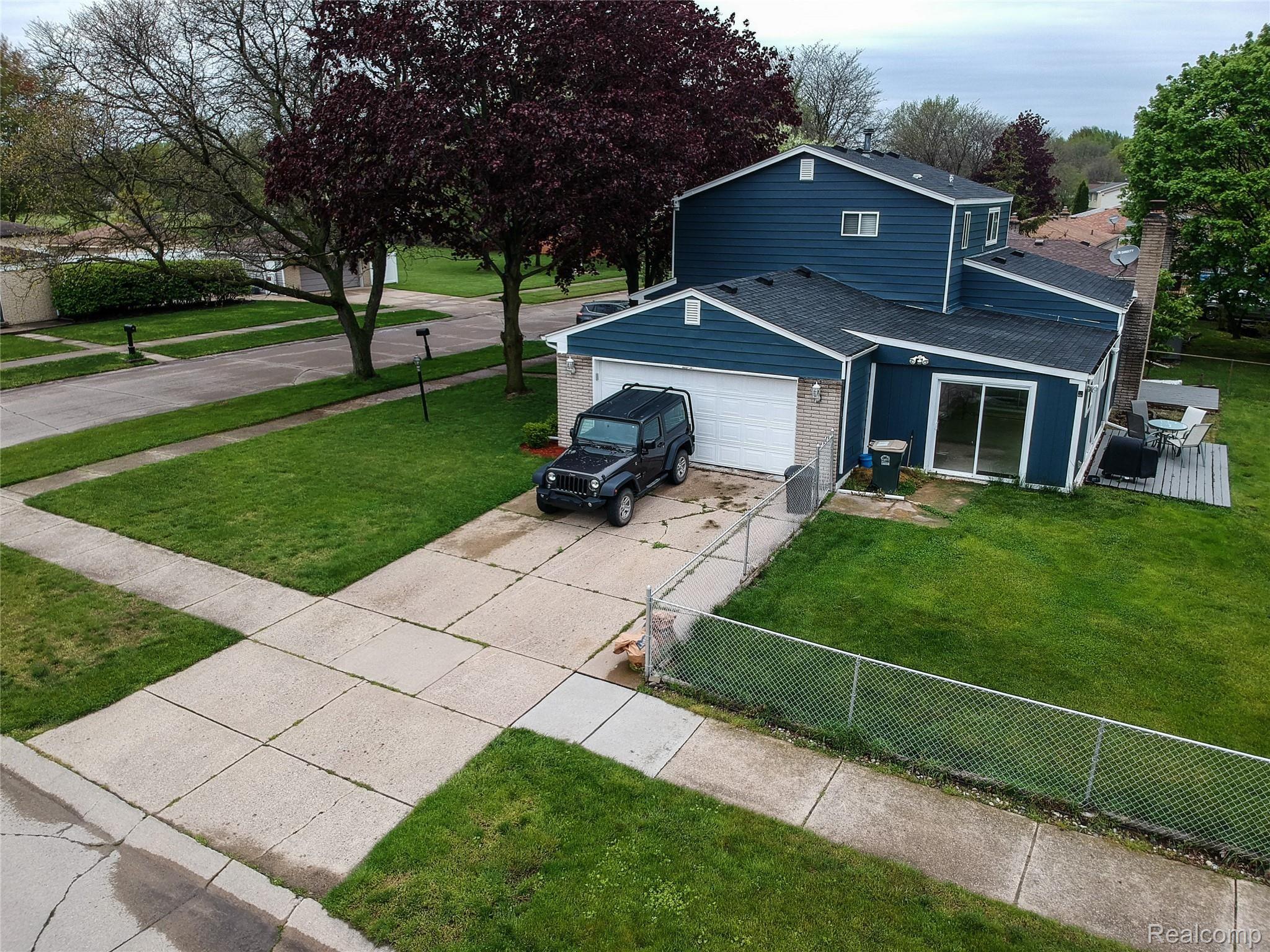 739 Meadowlake Road Canton, MI 48188 - Photo 40 of 44 Garage.jpg