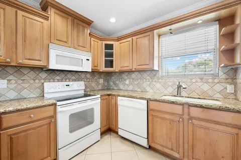 $295,000 | 2748 Northeast 28th Avenue, Unit 20, Lighthouse Point, FL 33064