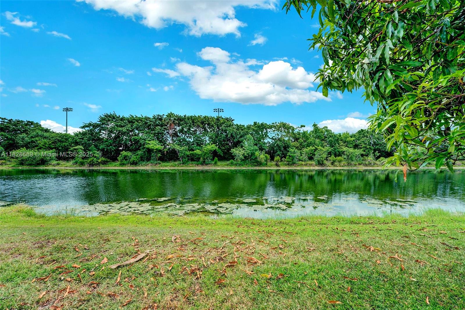 275 Southwest 198th Terrace Pembroke Pines, FL 33029 - Photo 7 of 35